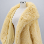 Abrigo amarillo elegante mujer | Stylicious (15)