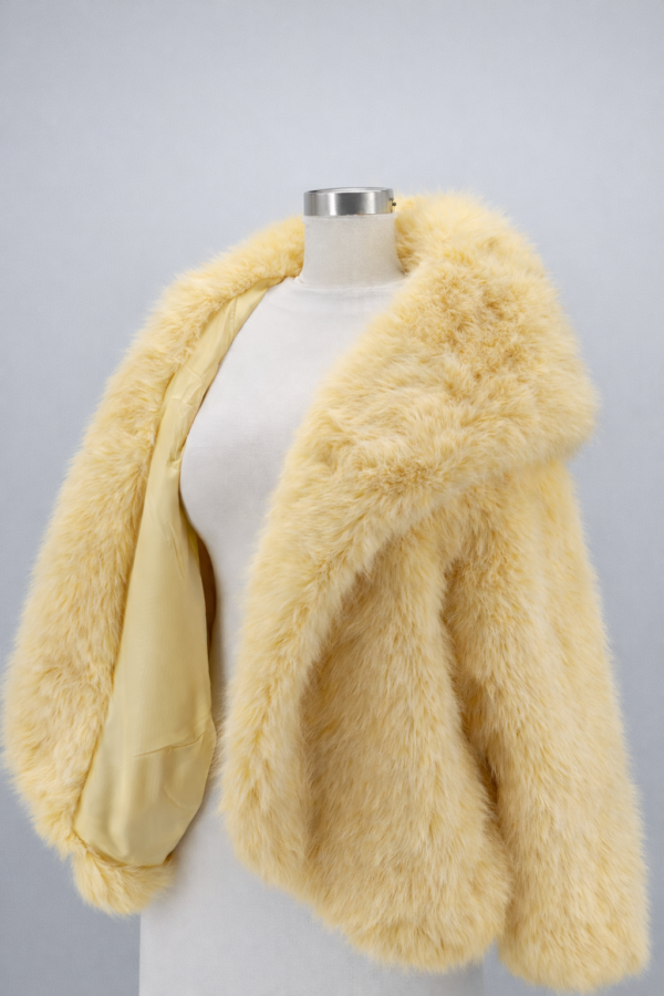 Abrigo amarillo elegante mujer | Stylicious (15)