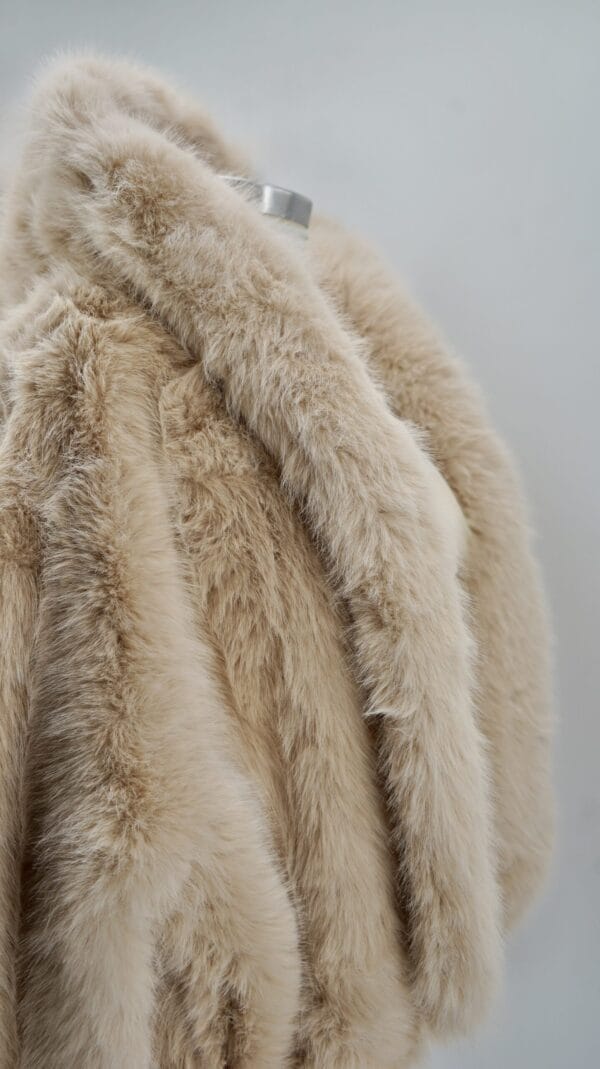 Abrigo beige elegante mujer | Stylicious (8)