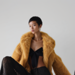 Abrigo dorado elegante mujer | Stylicious (15)