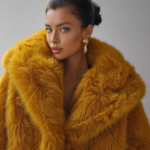Abrigo dorado elegante mujer | Stylicious (7)