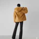 Abrigo dorado elegante mujer | Stylicious (11)