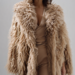 Abrigo de pelo beige mujer | Stylicious