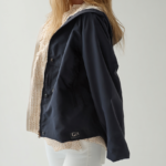 Chubasquero reversible azul y beige | Stylicious (3)