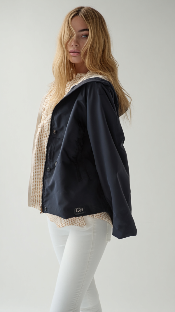 Chubasquero reversible azul y beige | Stylicious (3)
