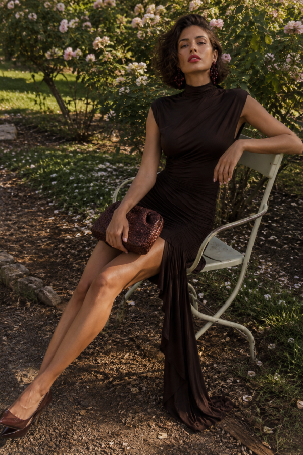Vestido marron drapeado elegante | Stylicious (6)