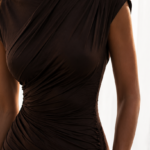 Vestido marron drapeado elegante | Stylicious (11)