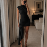 Vestido negro drapeado elegante | Stylicious (14)