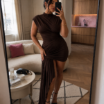 Vestido marron drapeado elegante | Stylicious (17)